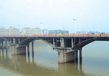 兰江大桥桥面加宽工程